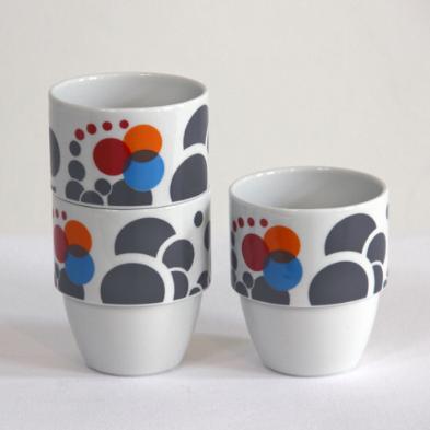 PorseleinenbekersmethetlogovandeSNNalsdecoratrie150dpiuitgevoerdHelenaJansz1